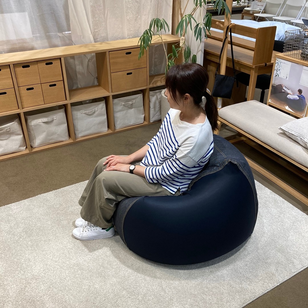 【イオンモール千葉ニュータウン】体にフィットするソファ座り方②