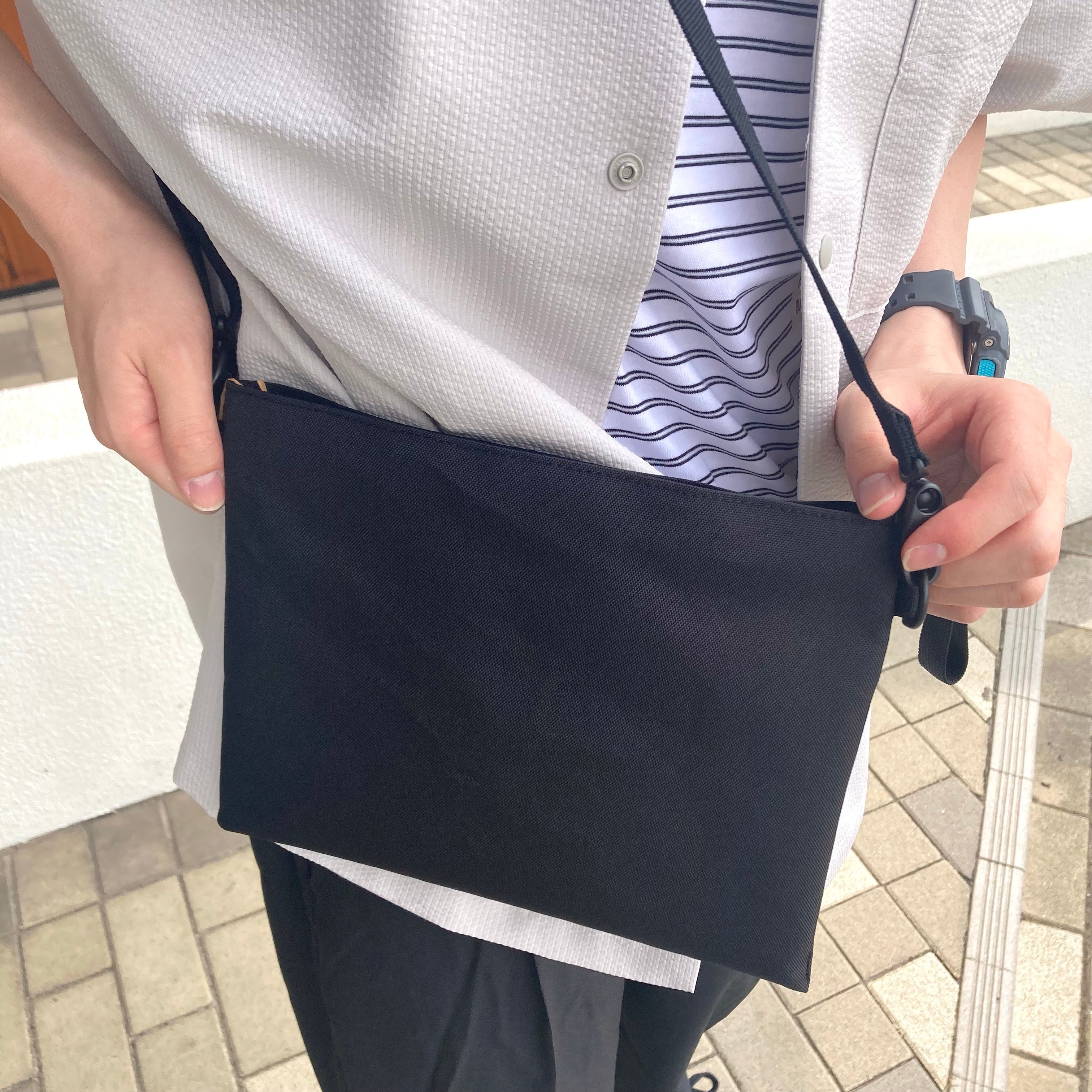 サコッシュ黒