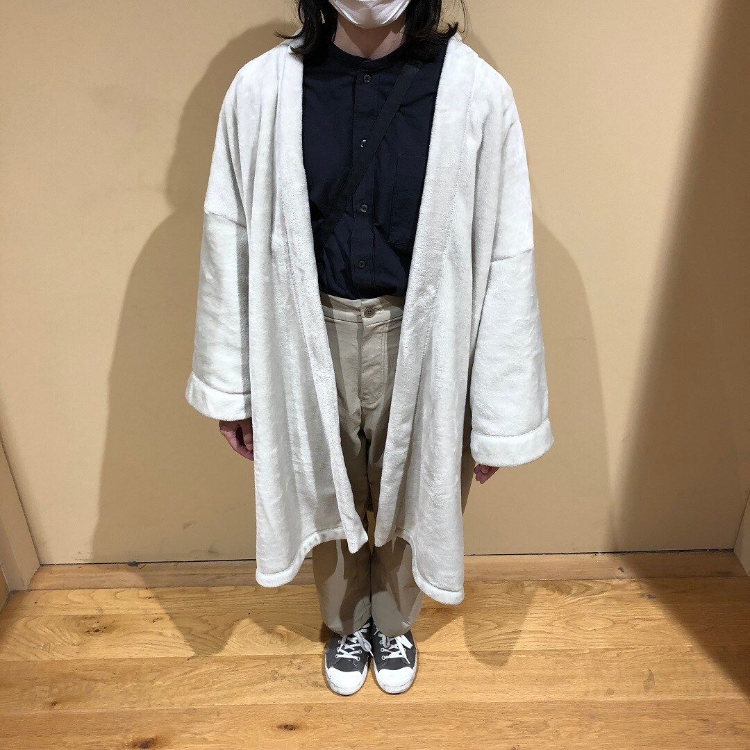 女性スタッフの着用画像。