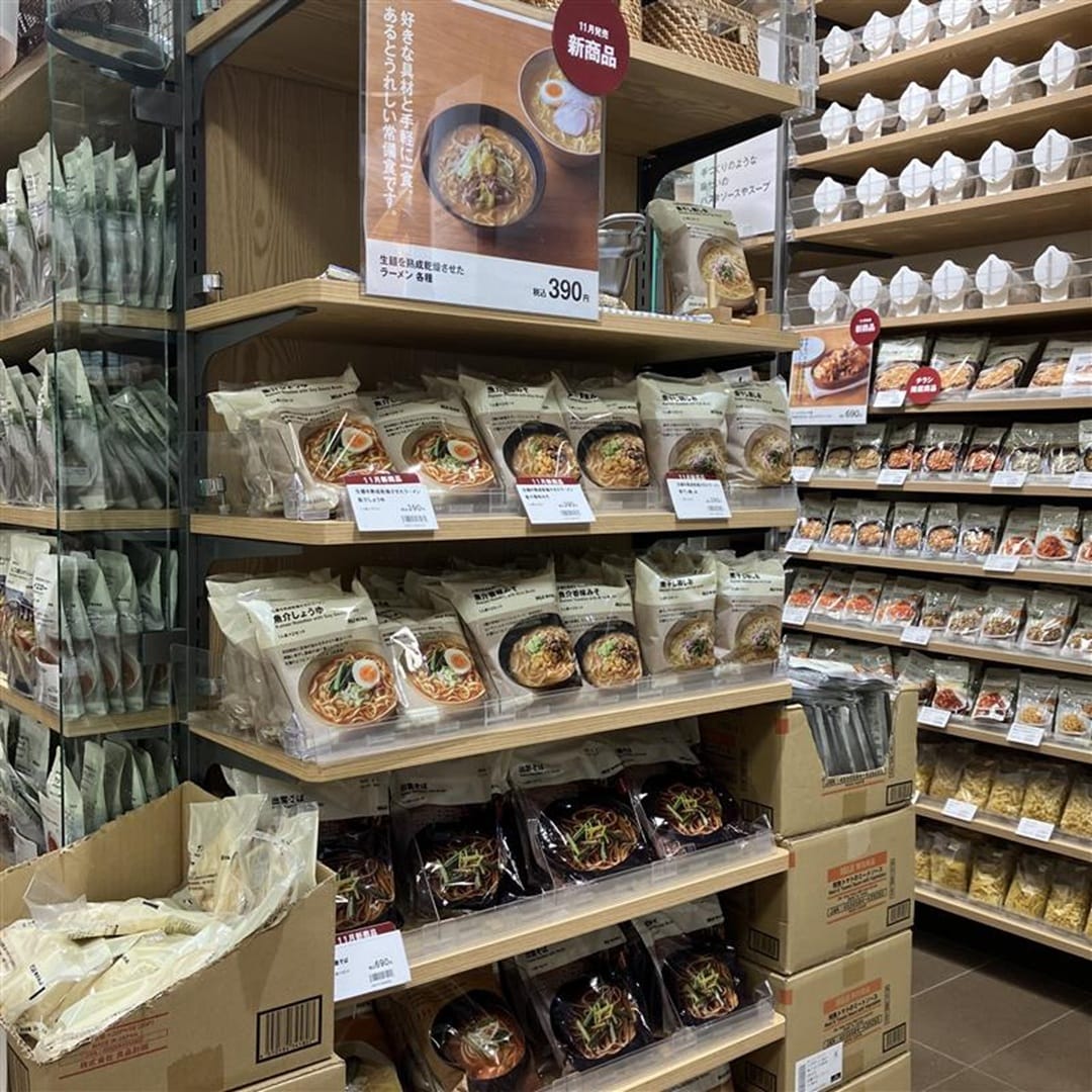 食品売り場の画像