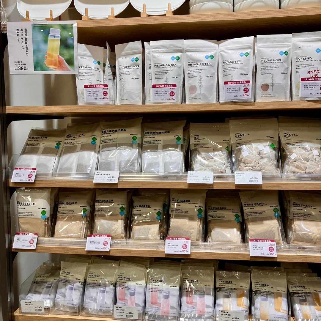 食品売り場の画像