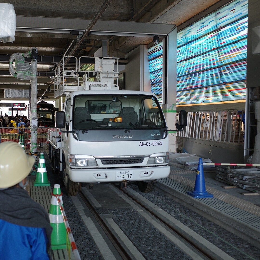 【マリエとやま】工事用車両