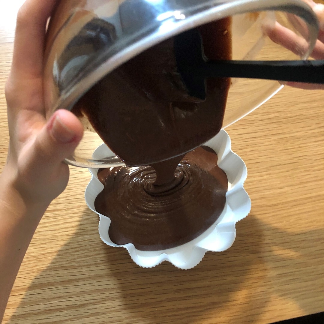【マリエとやま】型に入れます