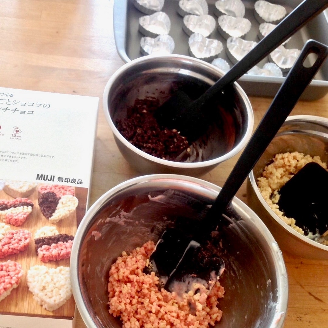【ガーデンパーク和歌山】いちごとショコラのクランチチョコ工程