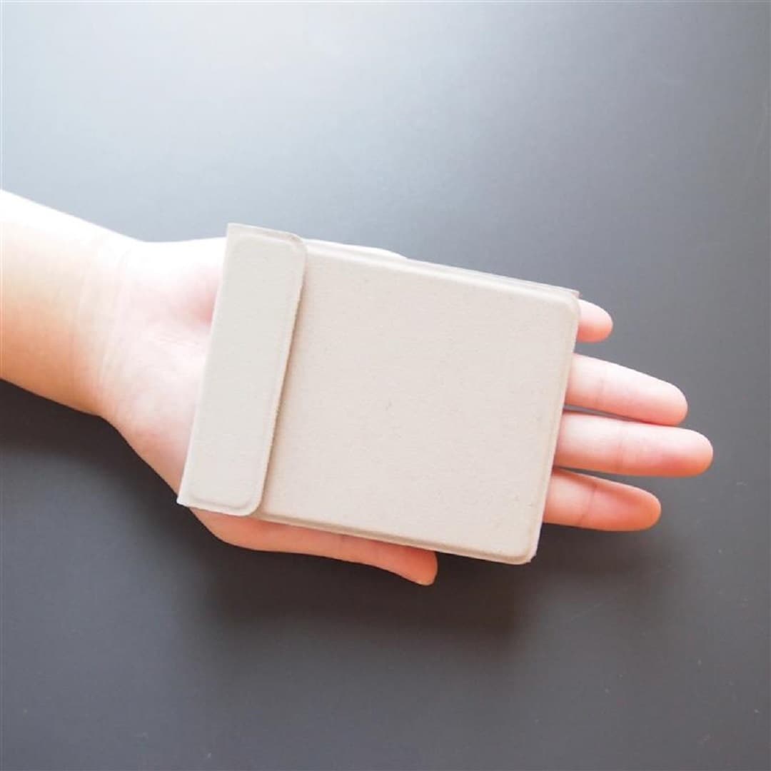 手のひらにのせた紹介商品