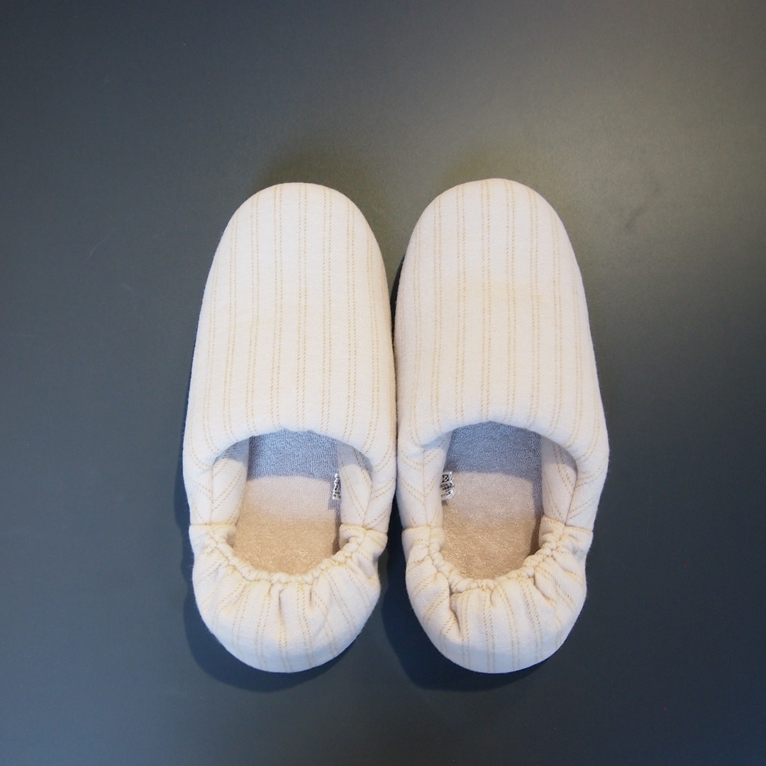白のルームシューズ本体