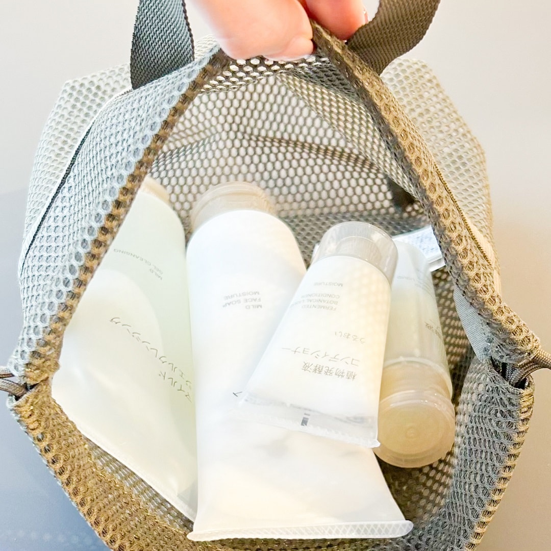 化粧品入れた巾着