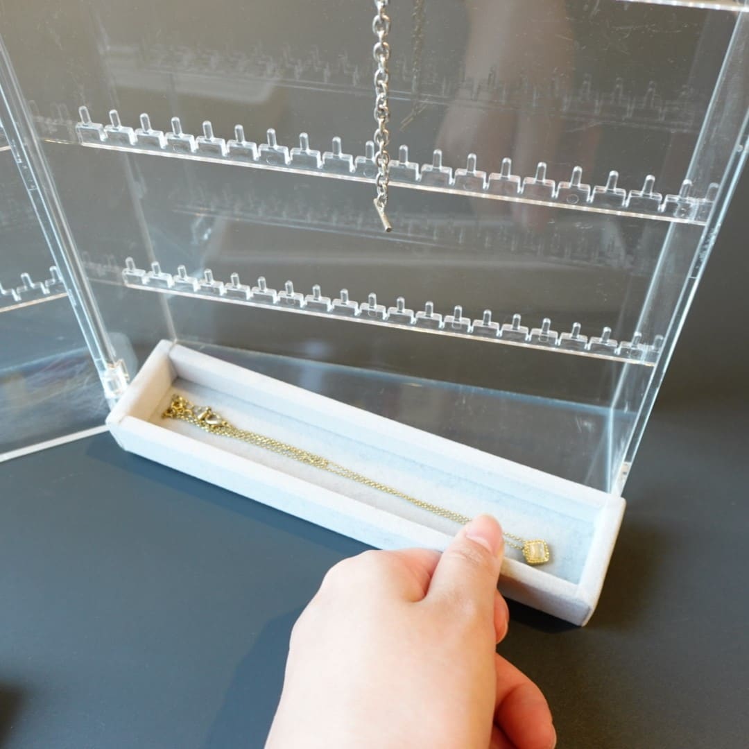 アクリルネックレス・ピアスケース・見開きタイプの写真