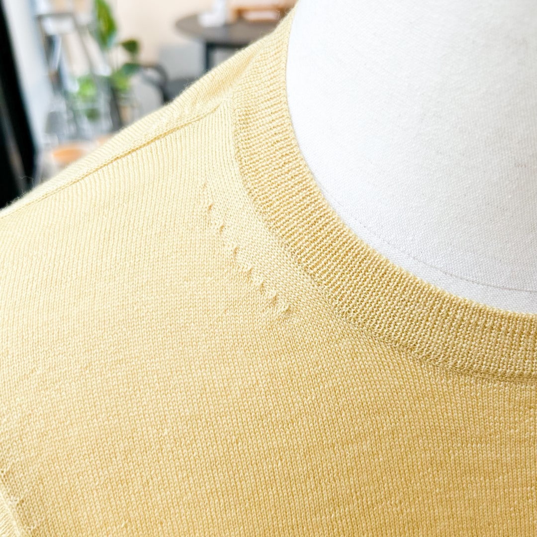 洗えるウールハイゲージクルーネックカーディガン・セーターの写真