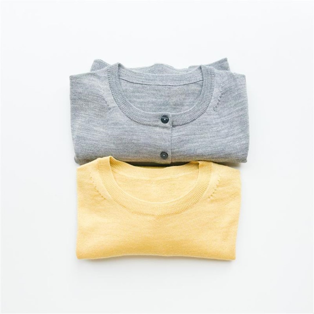 洗えるウールハイゲージクルーネックカーディガン・セーターの写真