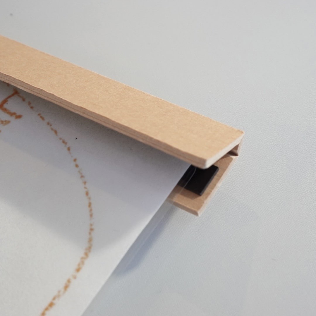 ポスターマグネットハンガーの写真