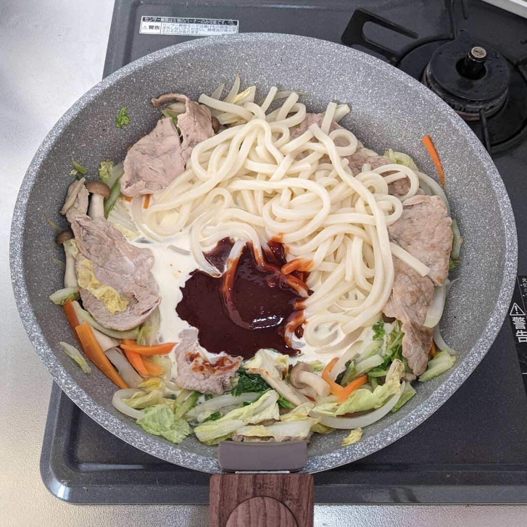 【イオンモール神戸北】ひとり分からつくれる鍋の素を使った「豚キムチクリームうどん」
