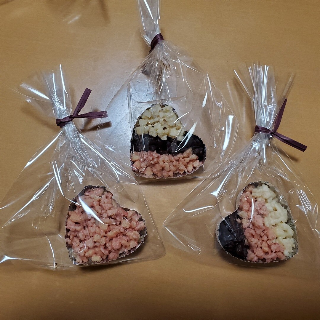 いちごとショコラのクランチチョコの包装した写真