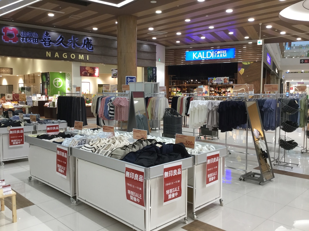 SALE衣服売場