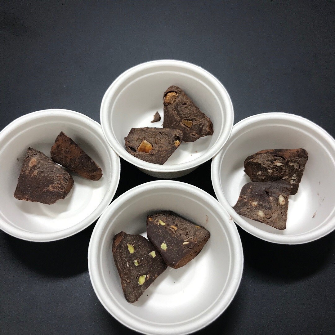 チョコ半分に切ってみました。
