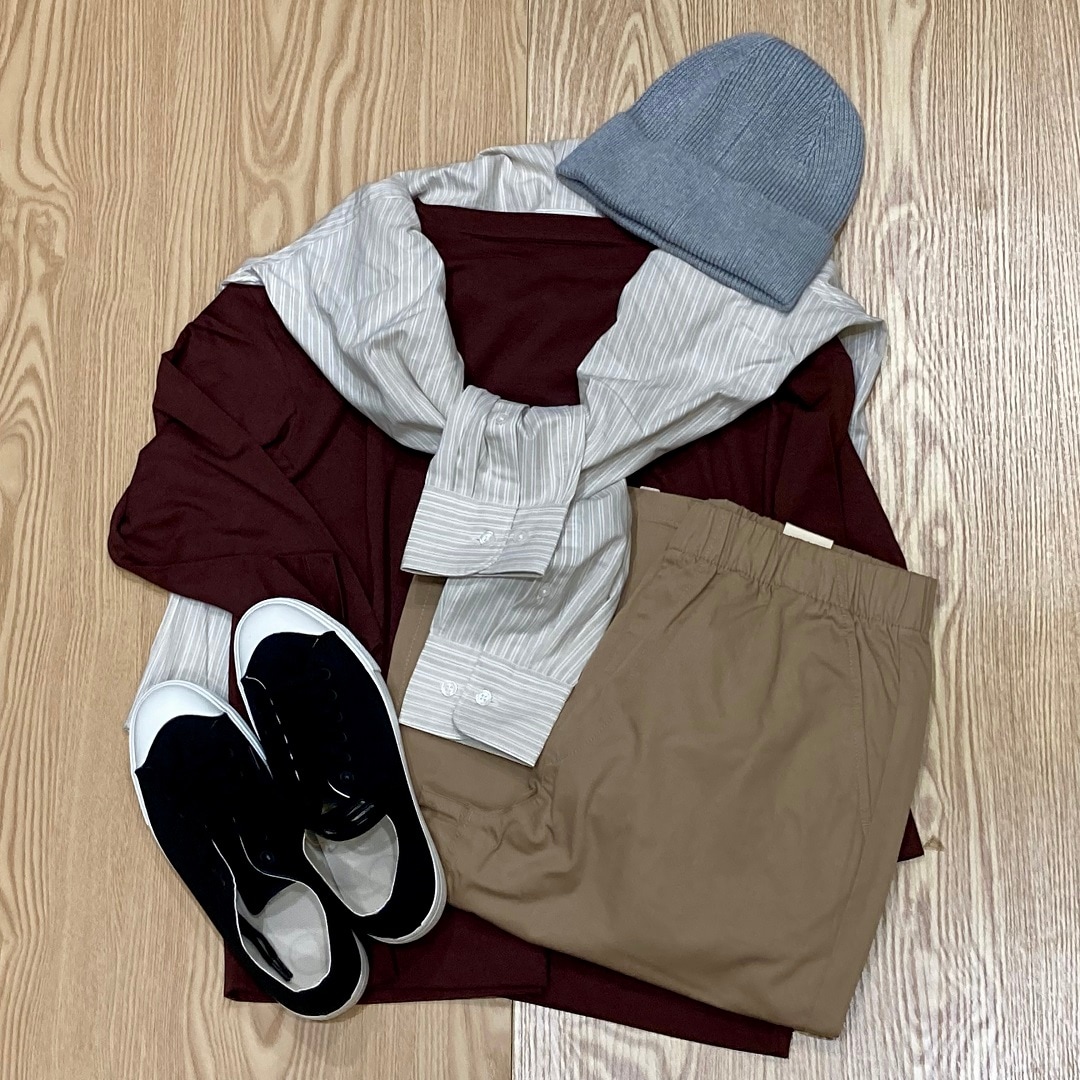 ベージュパンツ