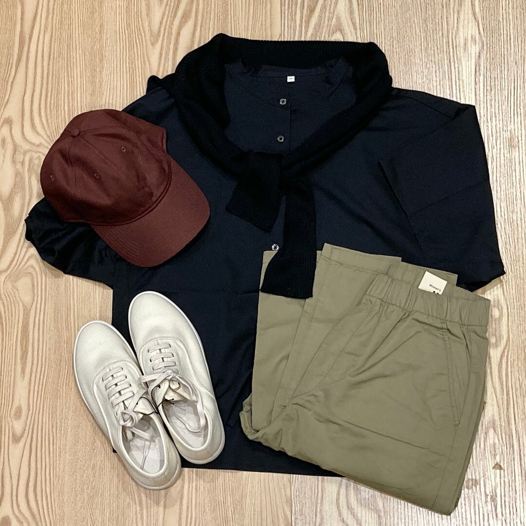 ベージュパンツ