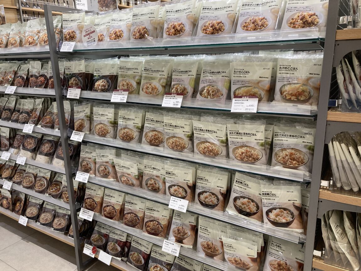 店頭の炊き込みごはん