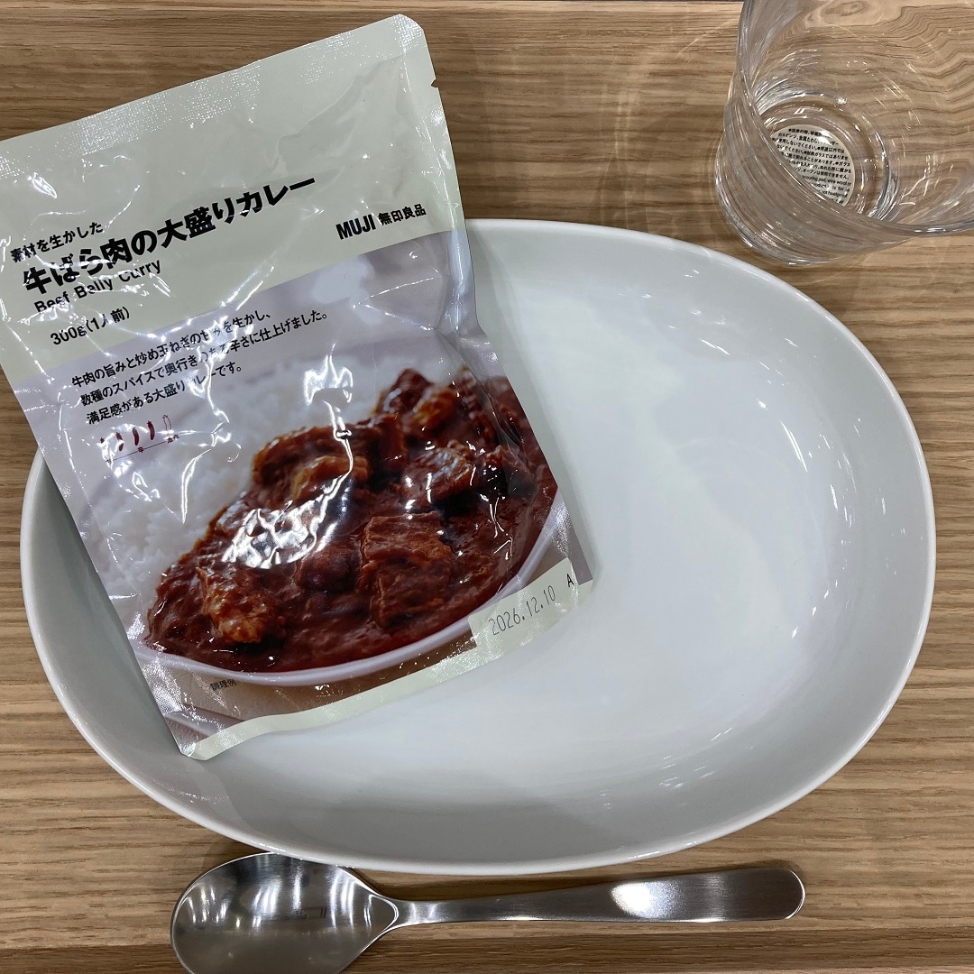 牛ばら肉の大盛りカレー