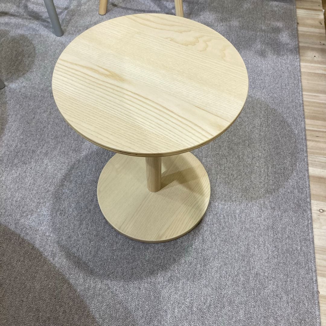 【イオンモールKYOTO】工具不要で手軽に組み立て！『手軽に組み立てられる木製サイドテーブル　アッシュ材突板』のご紹介 _Ln4quH