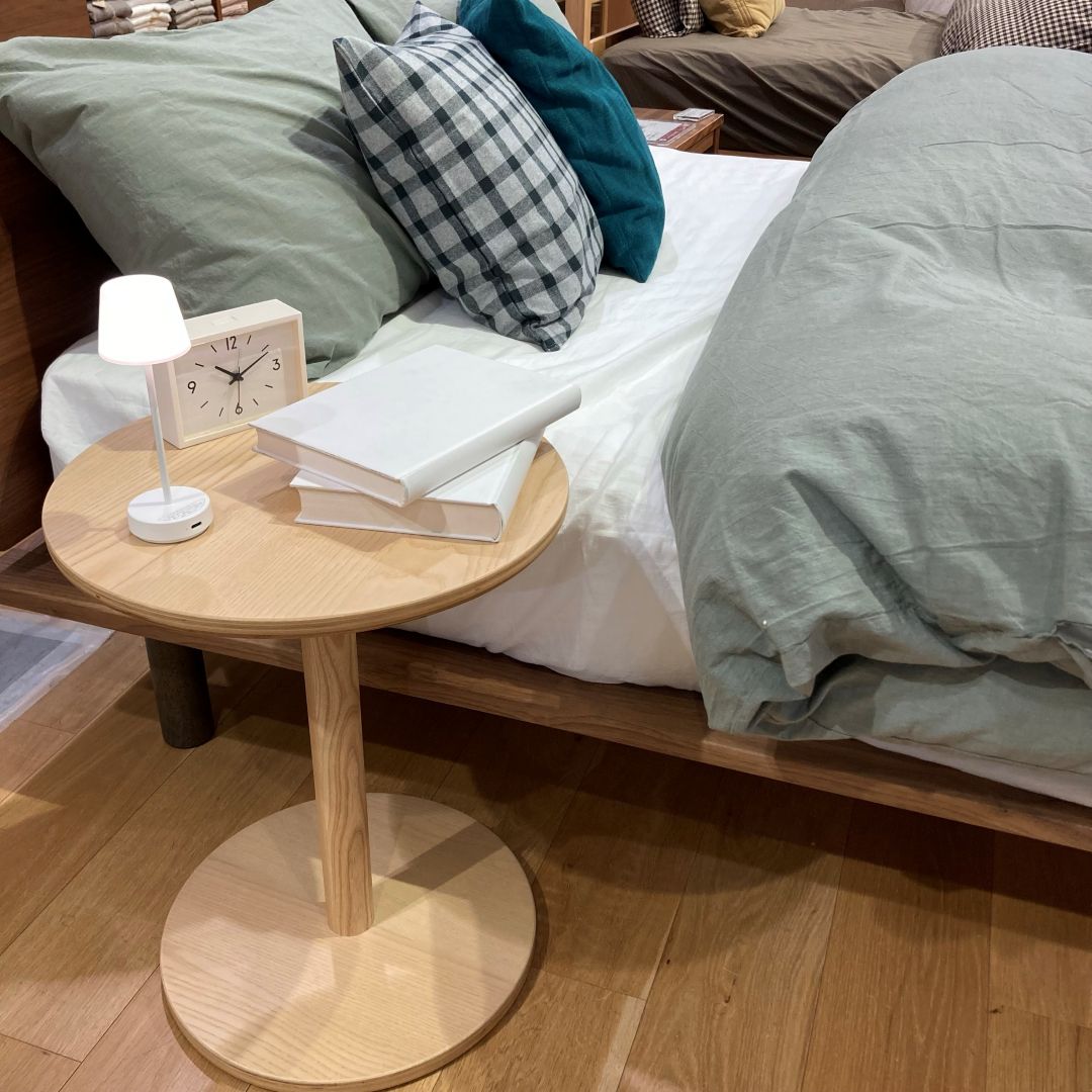 【イオンモールKYOTO】工具不要で手軽に組み立て！『手軽に組み立てられる木製サイドテーブル　アッシュ材突板』のご紹介 _PU2bvb