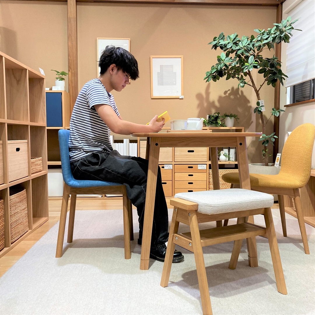 【イオンモールKYOTO】今月発売｜高さが変えられる木製テーブル