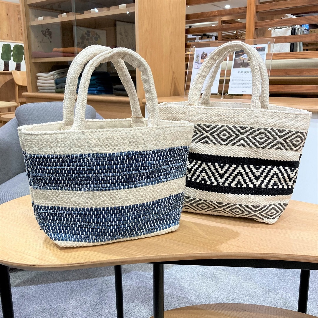 【イオンモールKYOTO】シンプルコーデのポイントに、インドの手織りトートバッグ