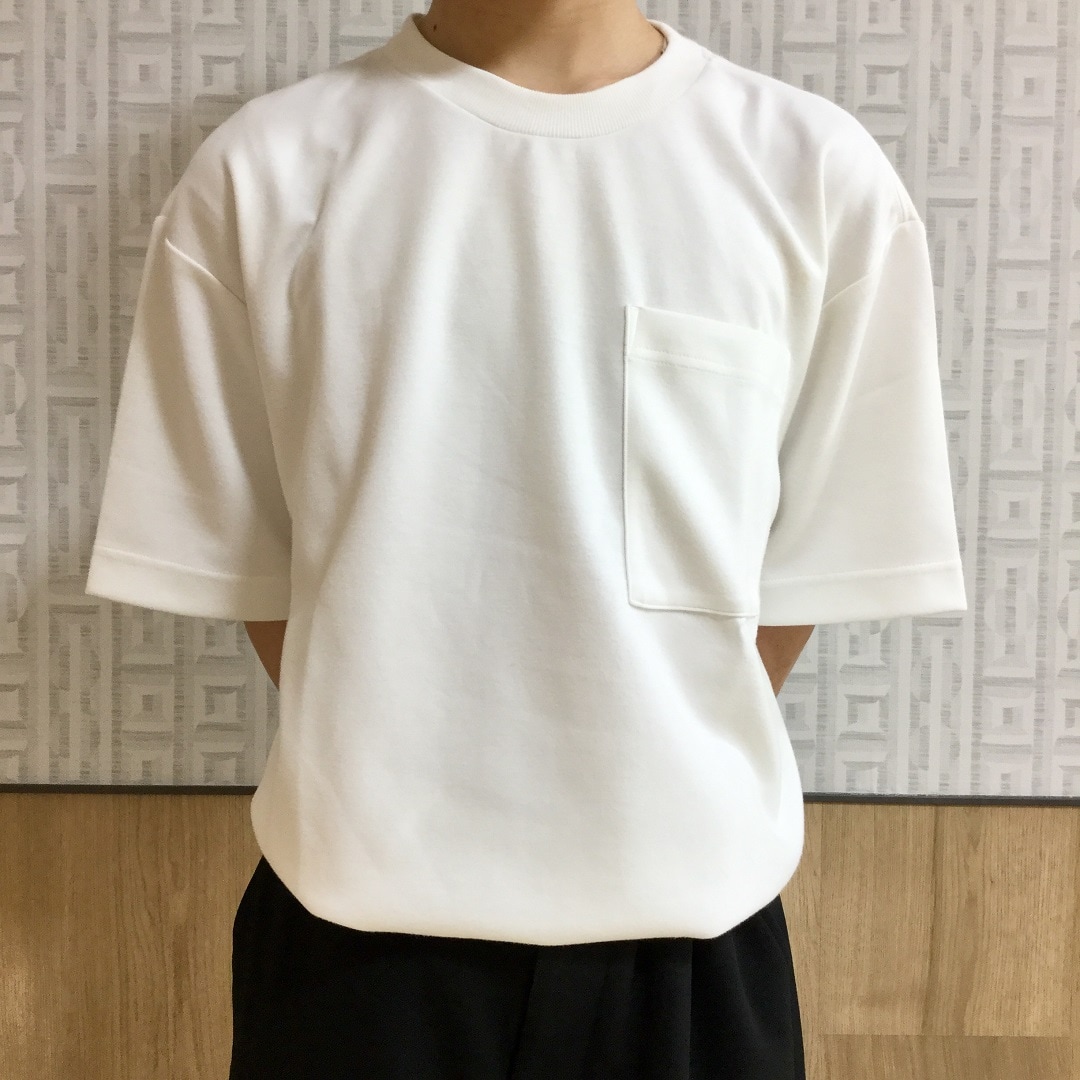 胸元ポケット