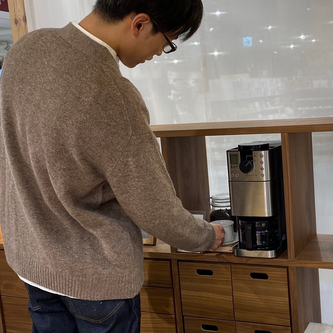 【ゆめタウン姫路】Kくんスタシェ前でコーヒーカップ持つ