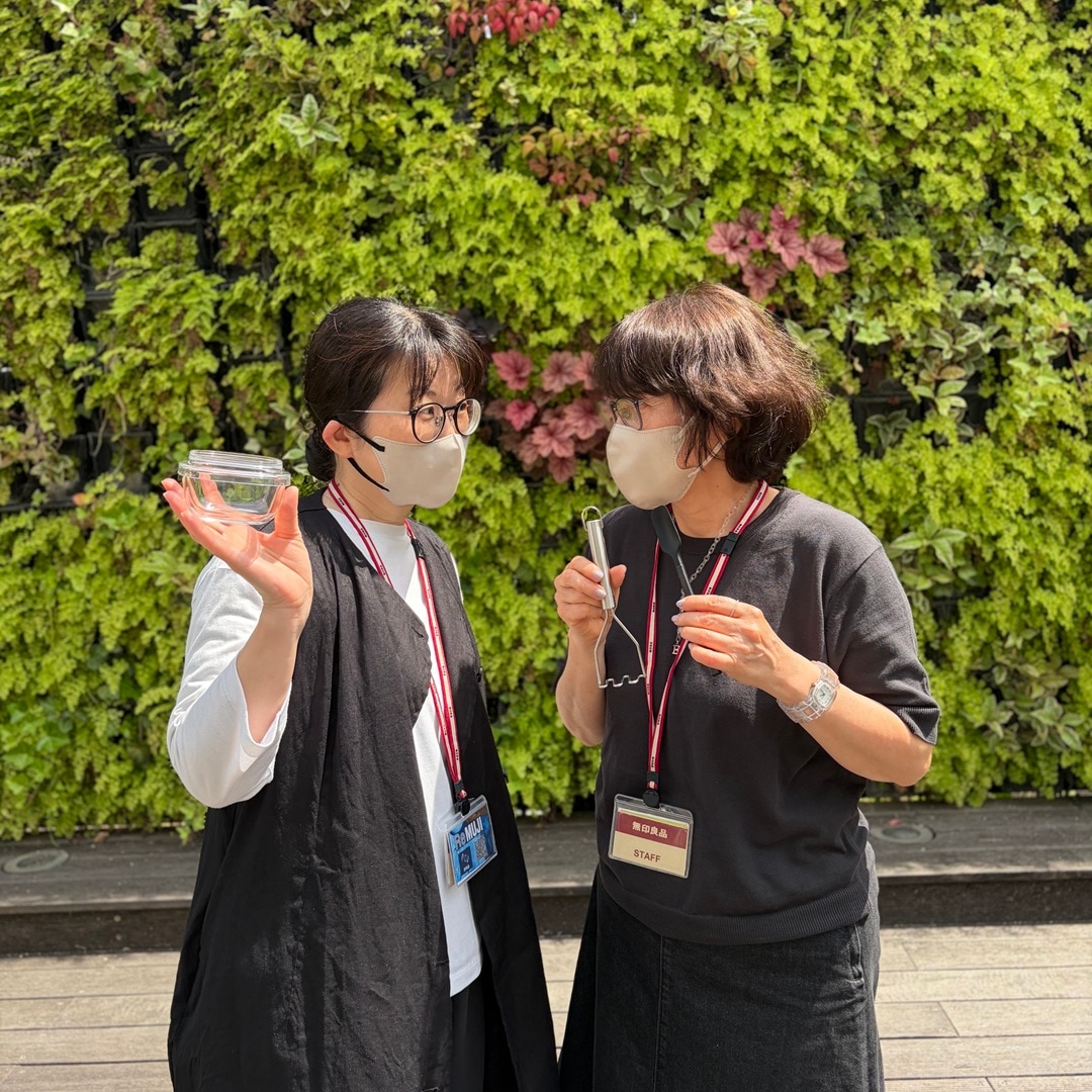 向き合ってる写真