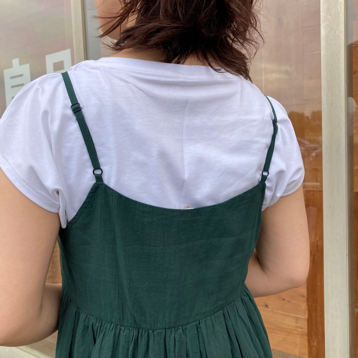 キャミソールワンピースの後ろの写真