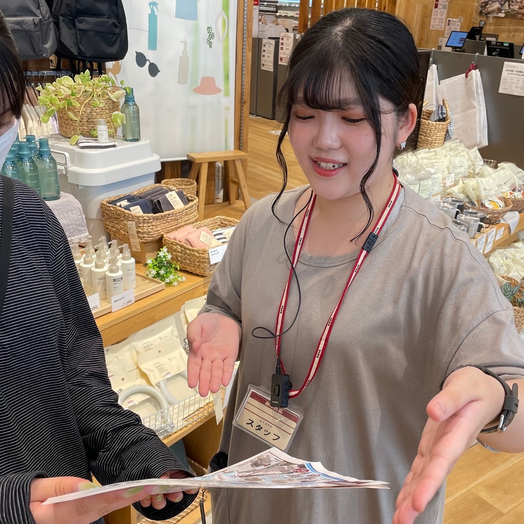 店舗で働くスタッフのイメージ