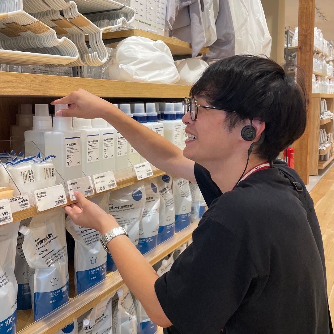 店舗で働くスタッフのイメージ