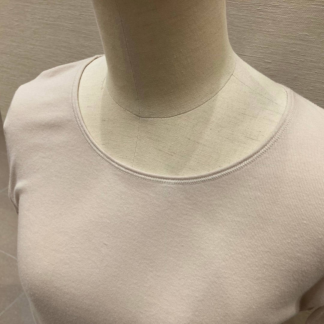 あったか綿クルーネック長袖Ｔシャツの首元の写真
