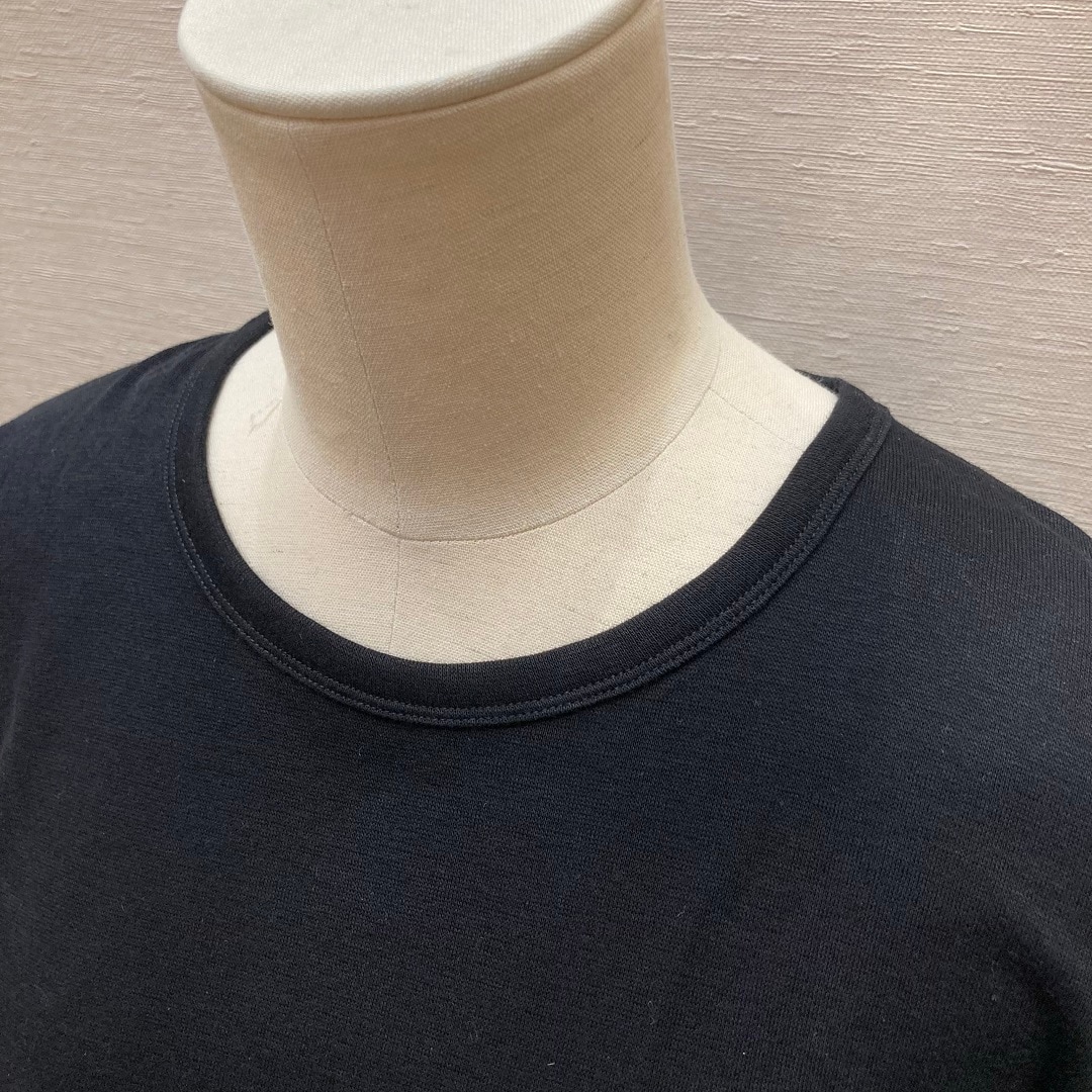 あったか綿厚手クルーネック長袖Ｔシャツの首元の写真