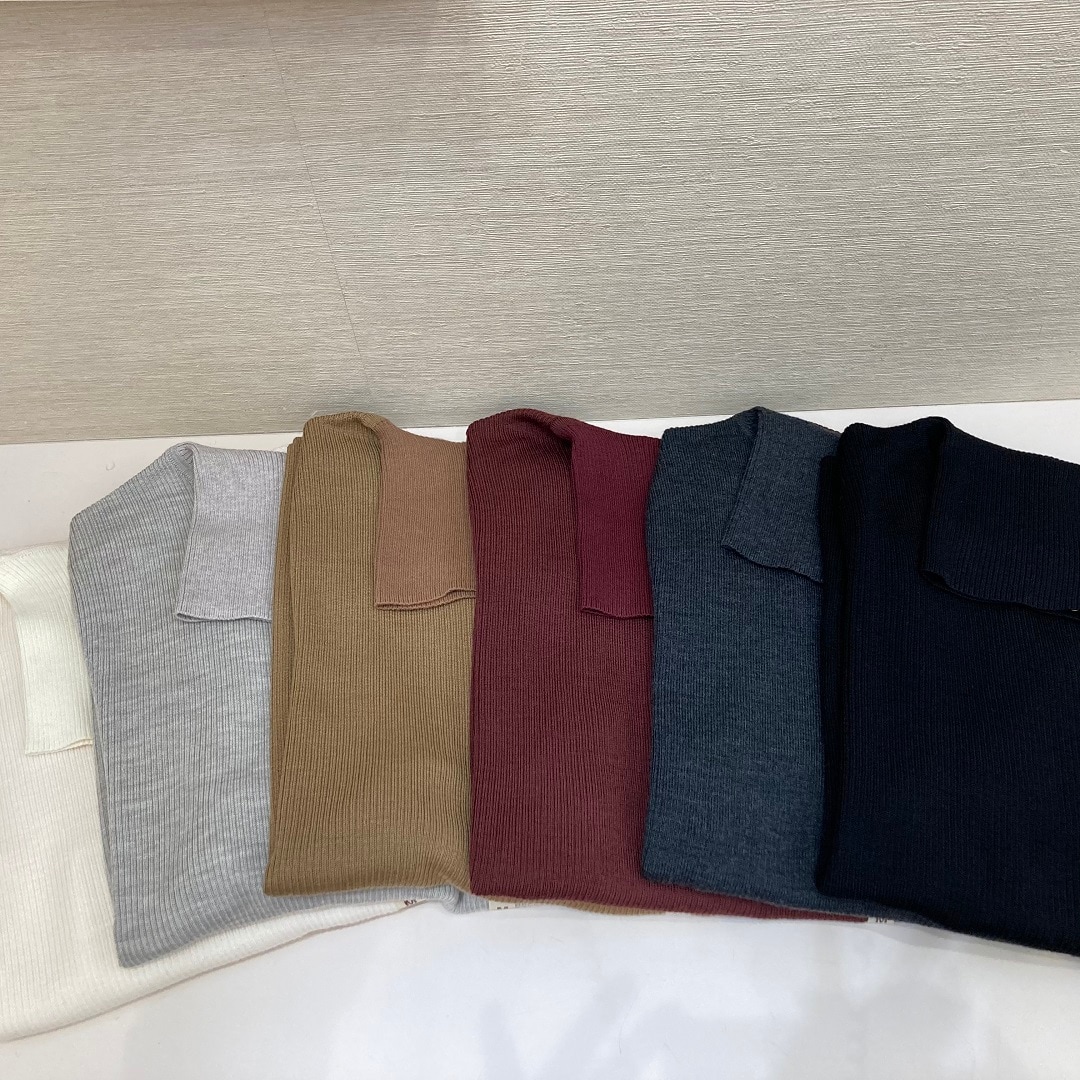 紳士のタートルネックセーターの写真