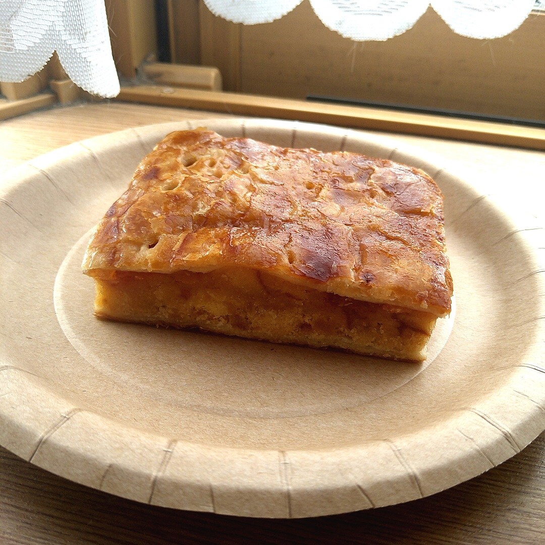 りんごとシナモンのパイ