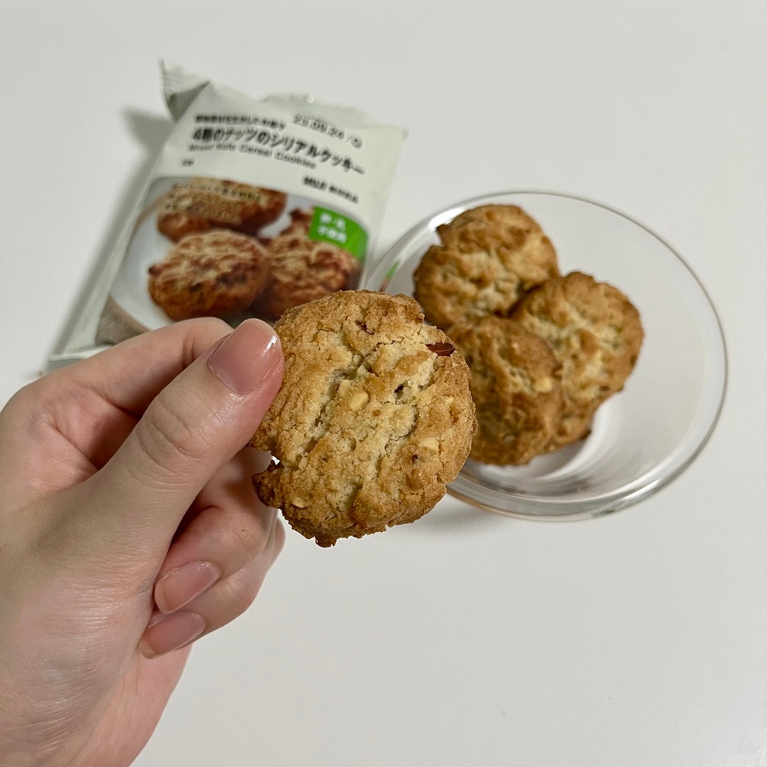 植物素材を生かしたお菓子　４種のナッツのシリアルクッキー