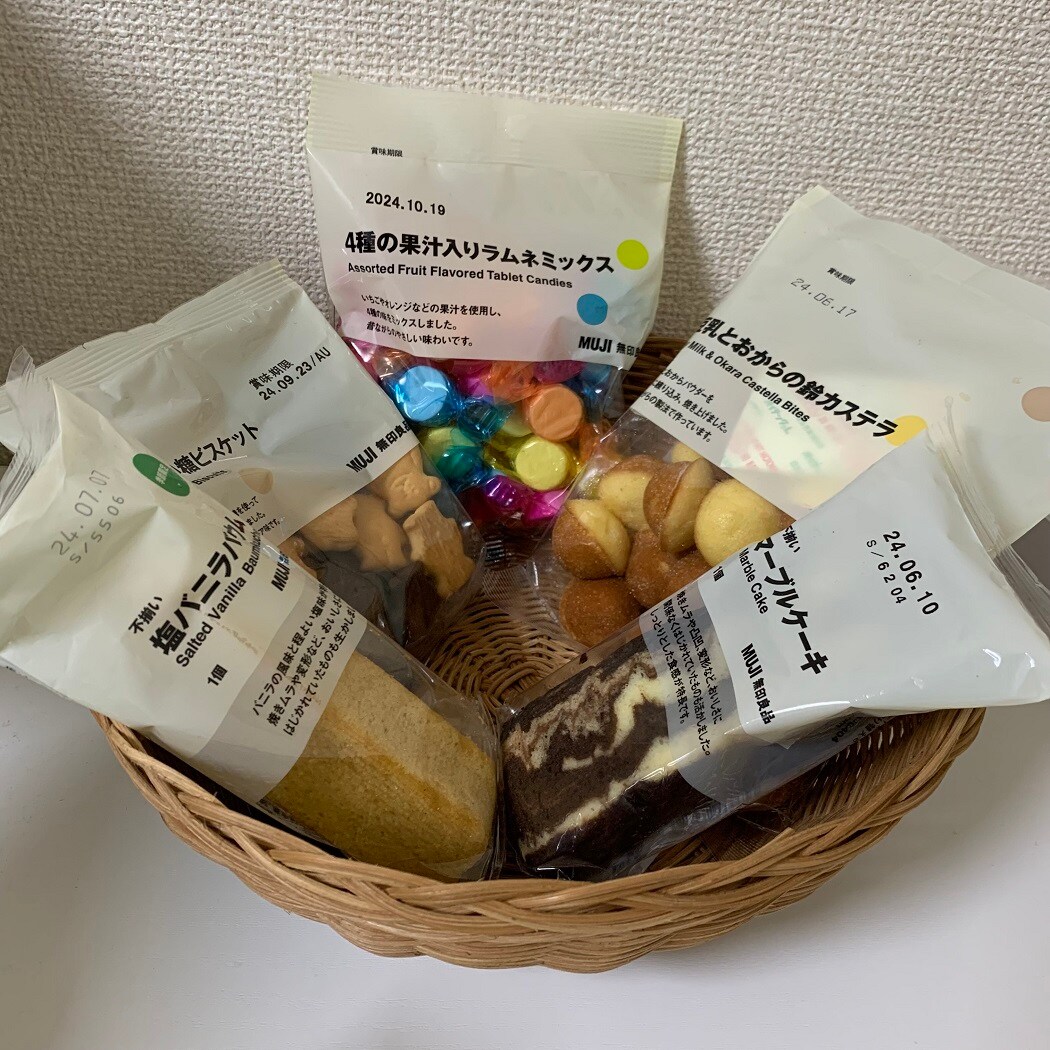 かごの中にぽち菓子