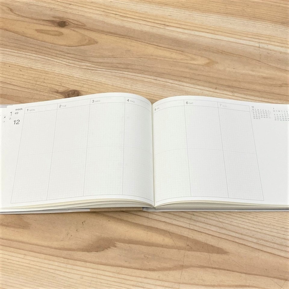 【テラスモール湘南】B5ハーフサイズのマンスリーウィークリーノートの見開き1週間ページの写真