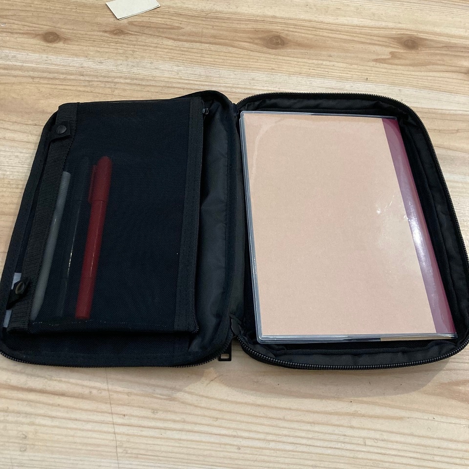 【テラスモール湘南】ペンケースが取り外せる手帳カバーの写真