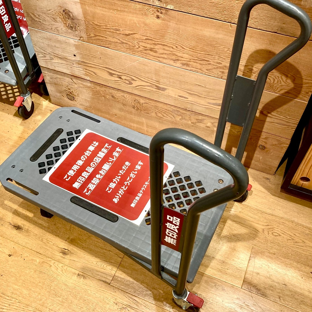 【テラスモール湘南】店舗でご用意している貸し出し用台車の写真