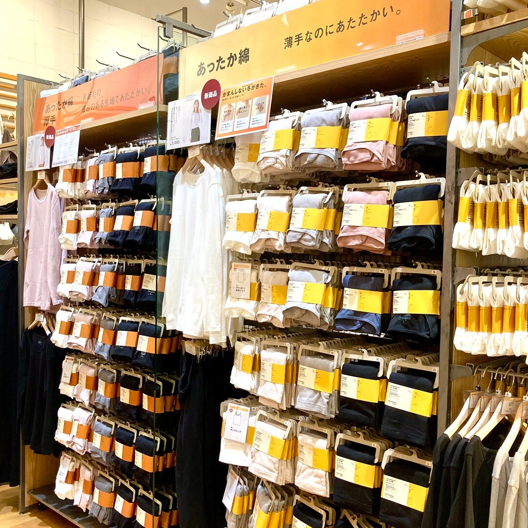 【テラスモール湘南】婦人用のあったか綿シリーズの店内陳列棚の写真