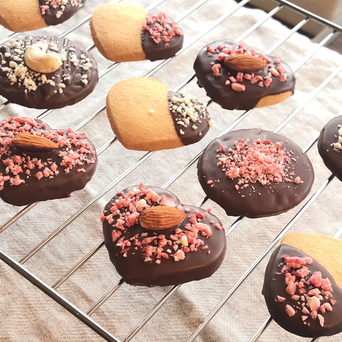 西友荻窪 バレンタインキットでアレンジレシピ キーマタルトとチョコがけデコクッキー 無印良品