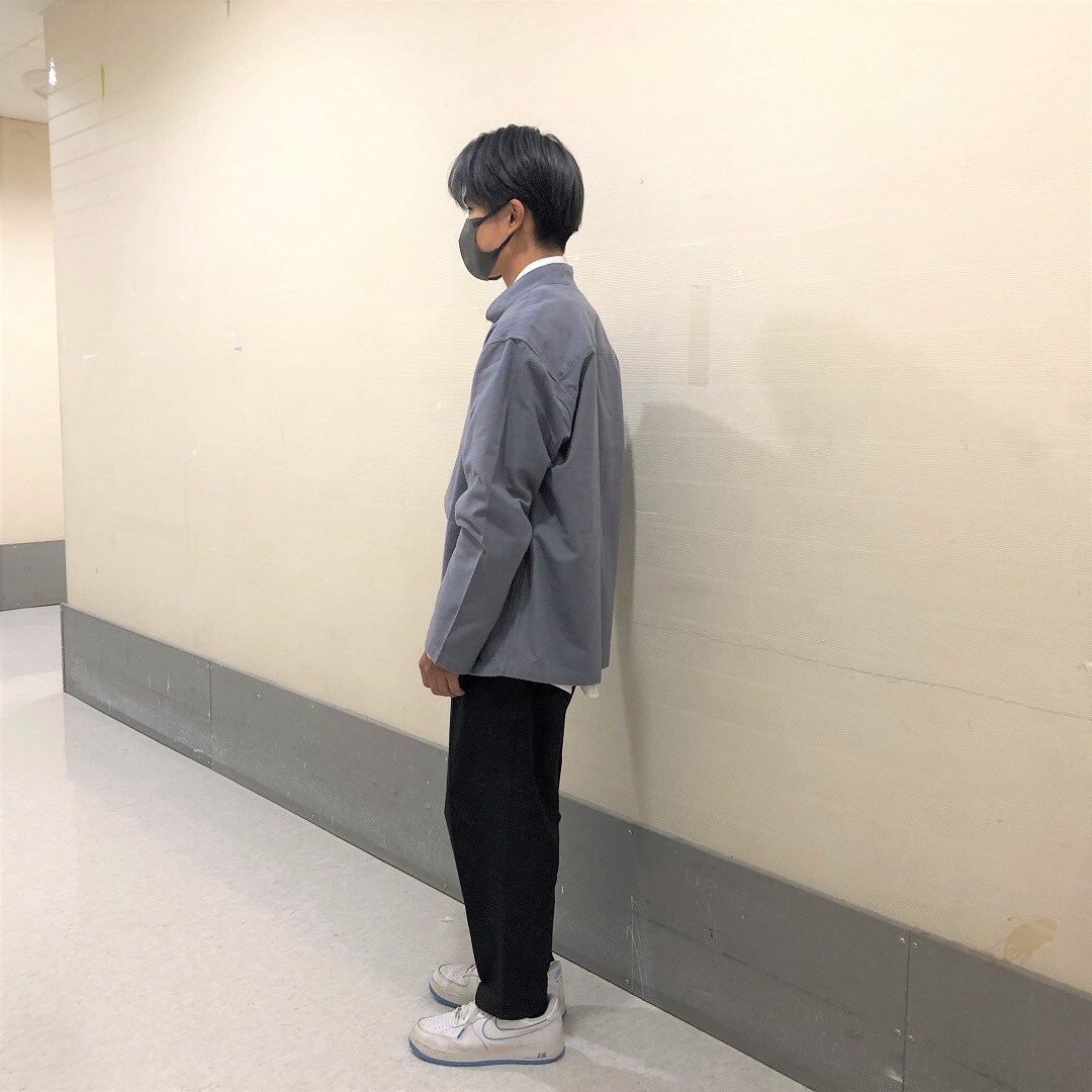 横を向いている写真