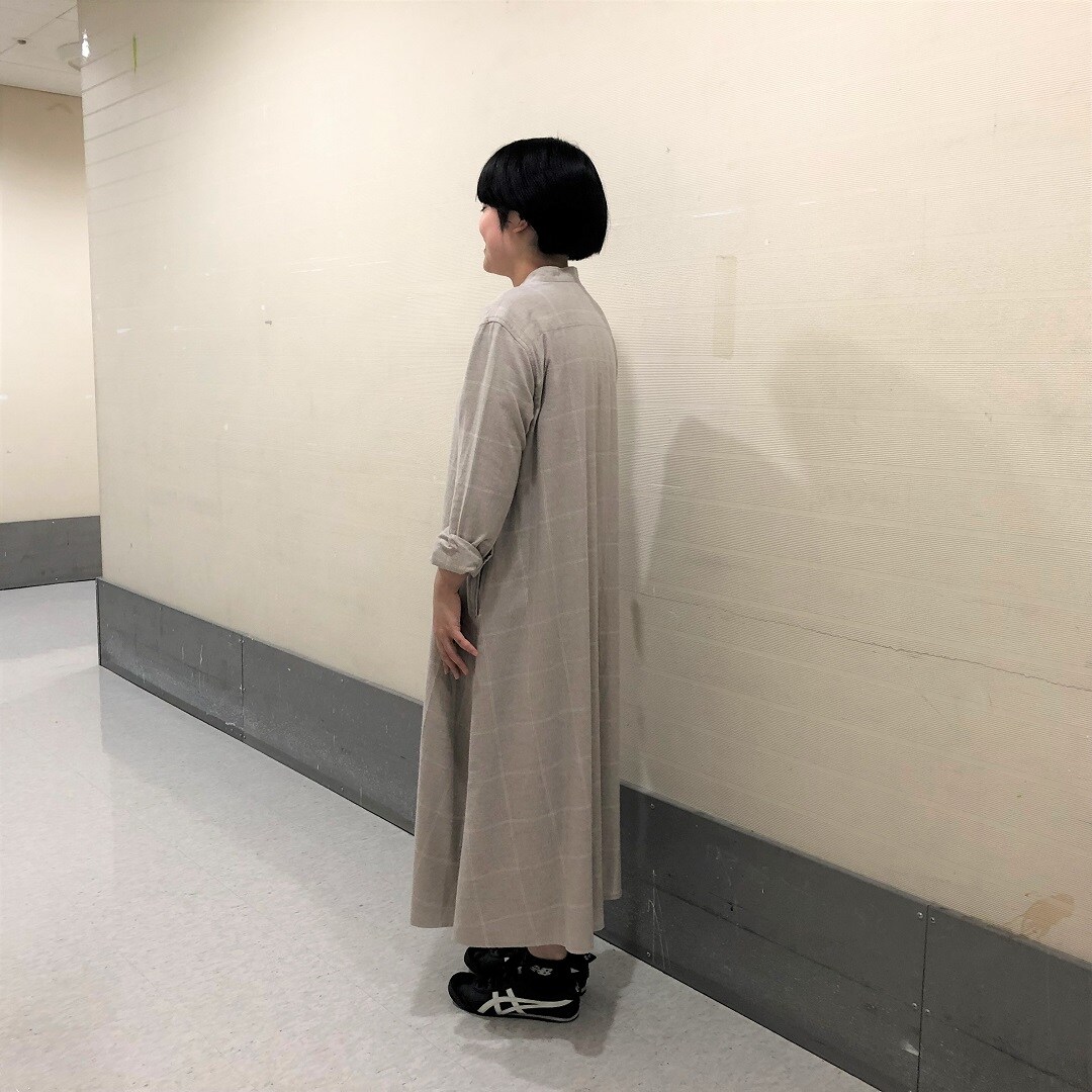 横を向いている写真2