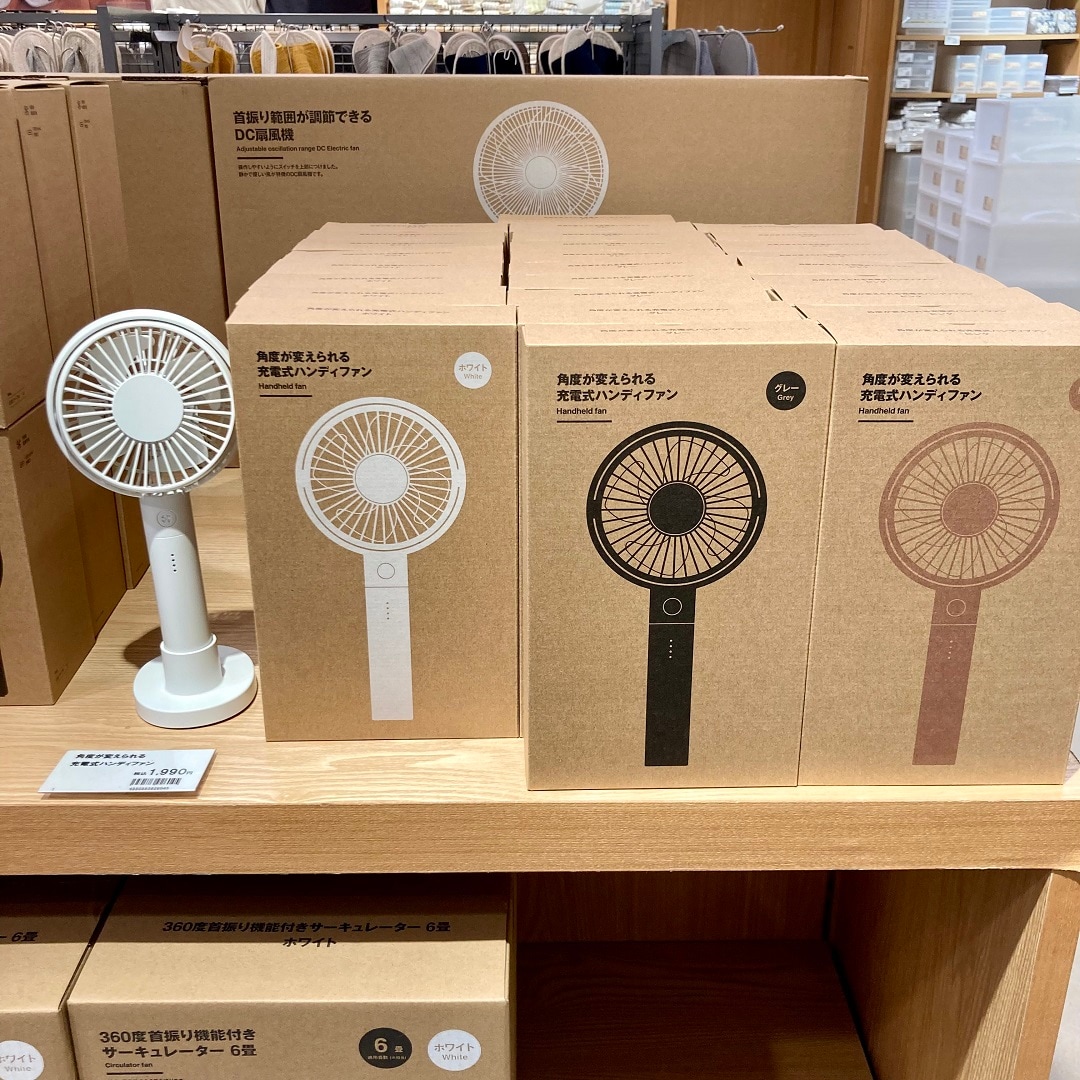 角度が変えられるハンディファン写真