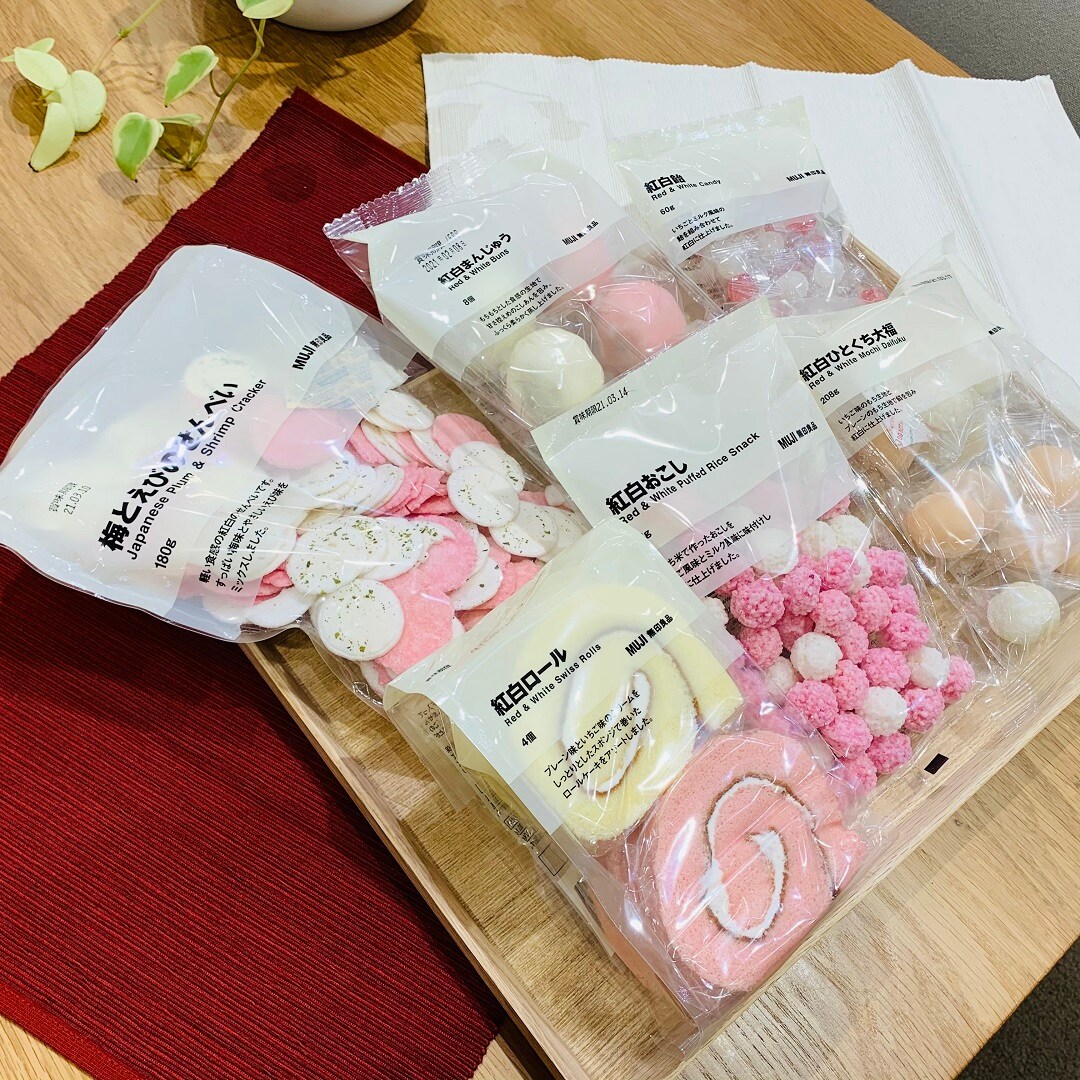 新商品　紅白のお菓子