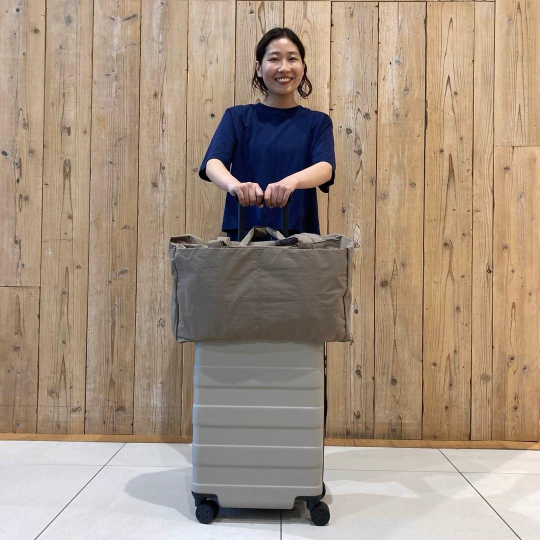 キャリーケースとボストンバッグの写真