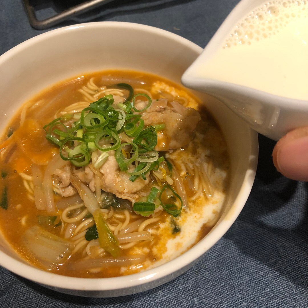 しめは豆乳坦々麺